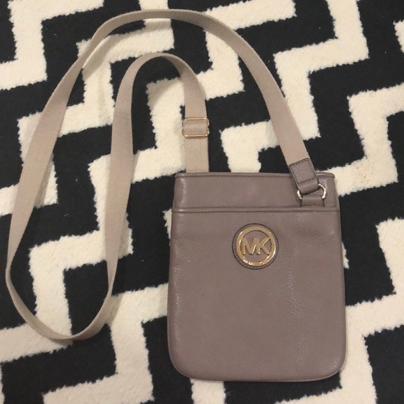 Michael Kors Handbags - MK MICHAEL KORS Leather Crossbody Bag Purse Tan Beige Brown Gold Logo Adjustable